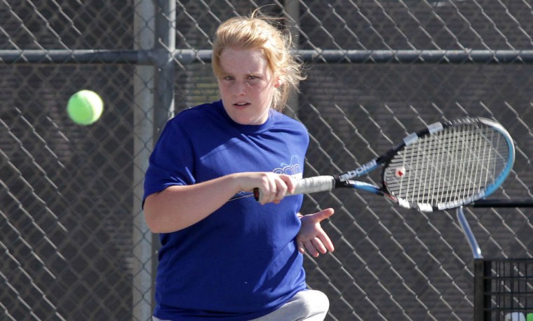dvtennis.002.dw.04112011.jpg